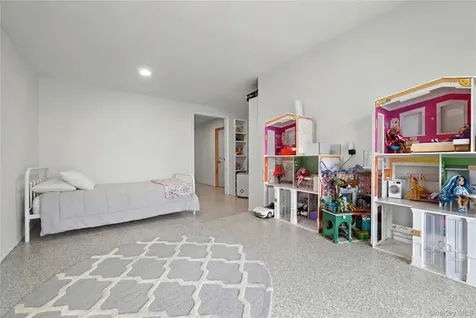 40 W 13th Road Broad Channel NY 11693