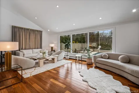80 Knolls Drive N Manhasset Hills NY 11040