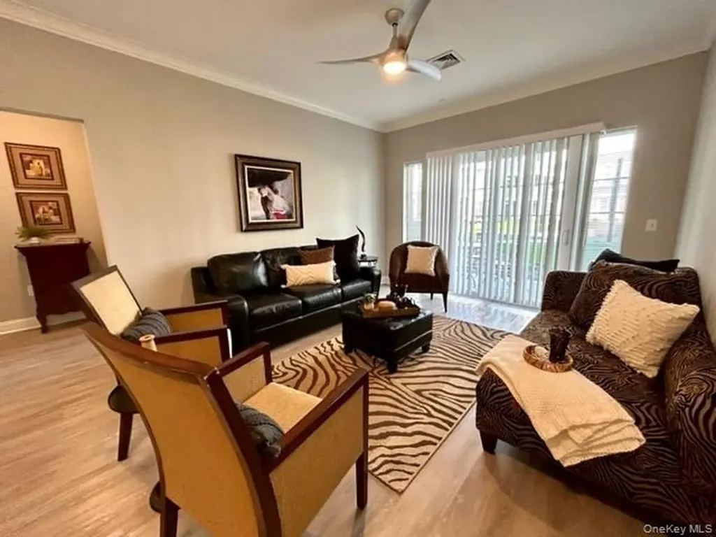 75 E Hoffman Avenue Lindenhurst NY 11757