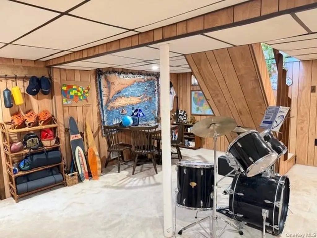 41 Charlotte Place Plainview NY 11803