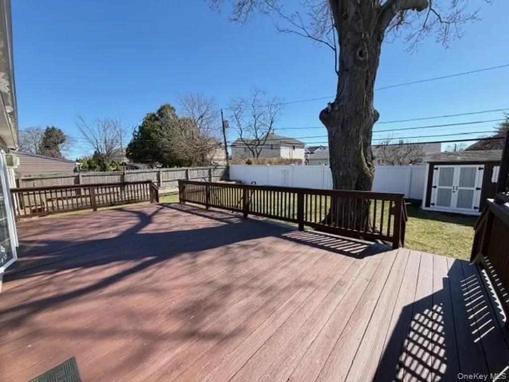 41 Charlotte Place Plainview NY 11803