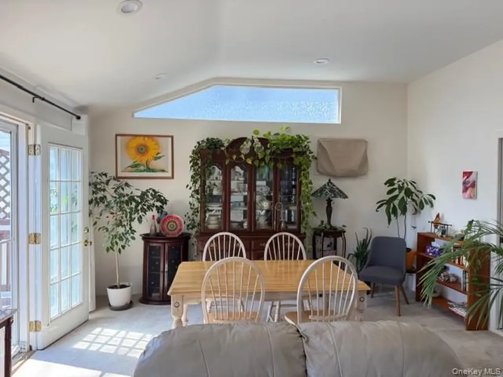 41 Charlotte Place Plainview NY 11803