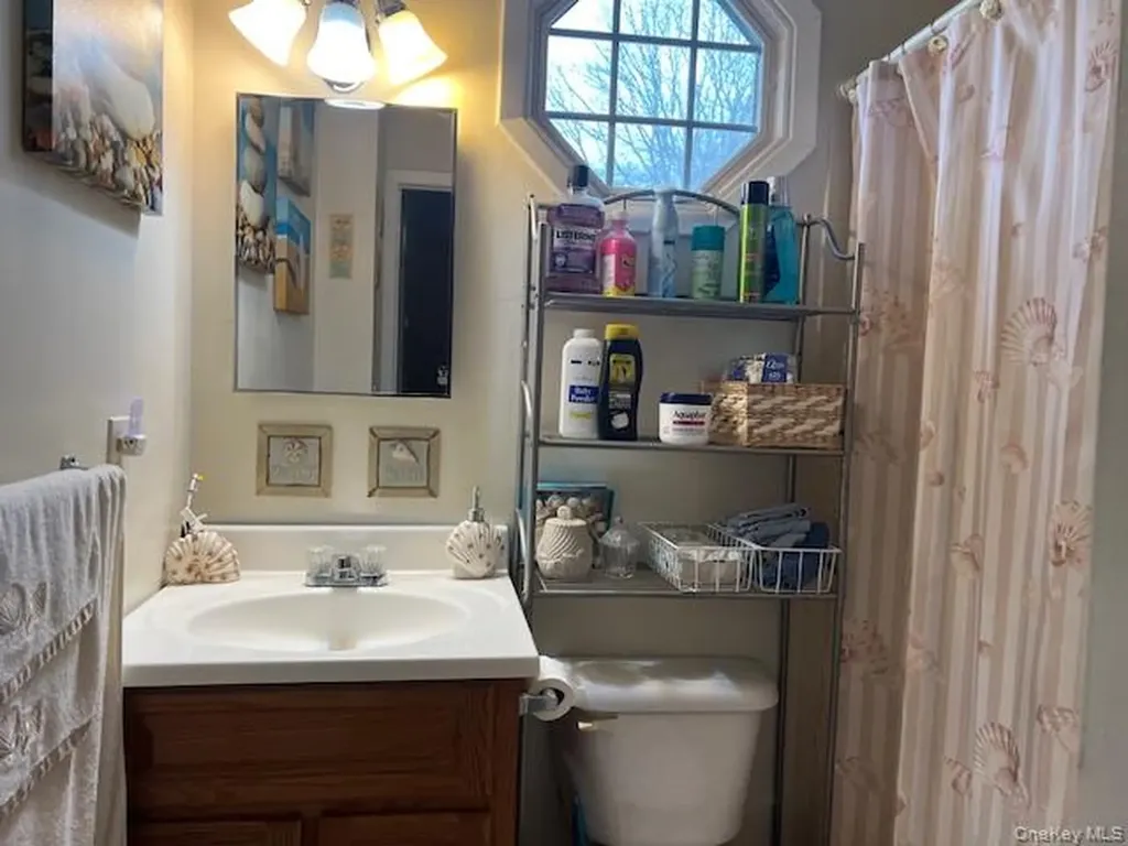 4 Fox Path Coram NY 11727