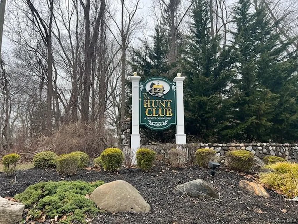 4 Fox Path Coram NY 11727