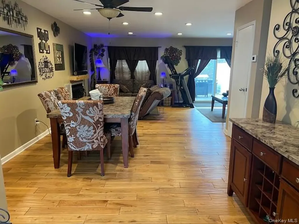 4 Fox Path Coram NY 11727