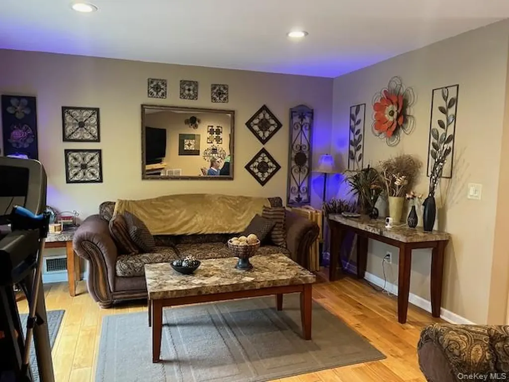 4 Fox Path Coram NY 11727