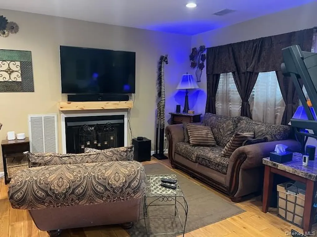 4 Fox Path Coram NY 11727