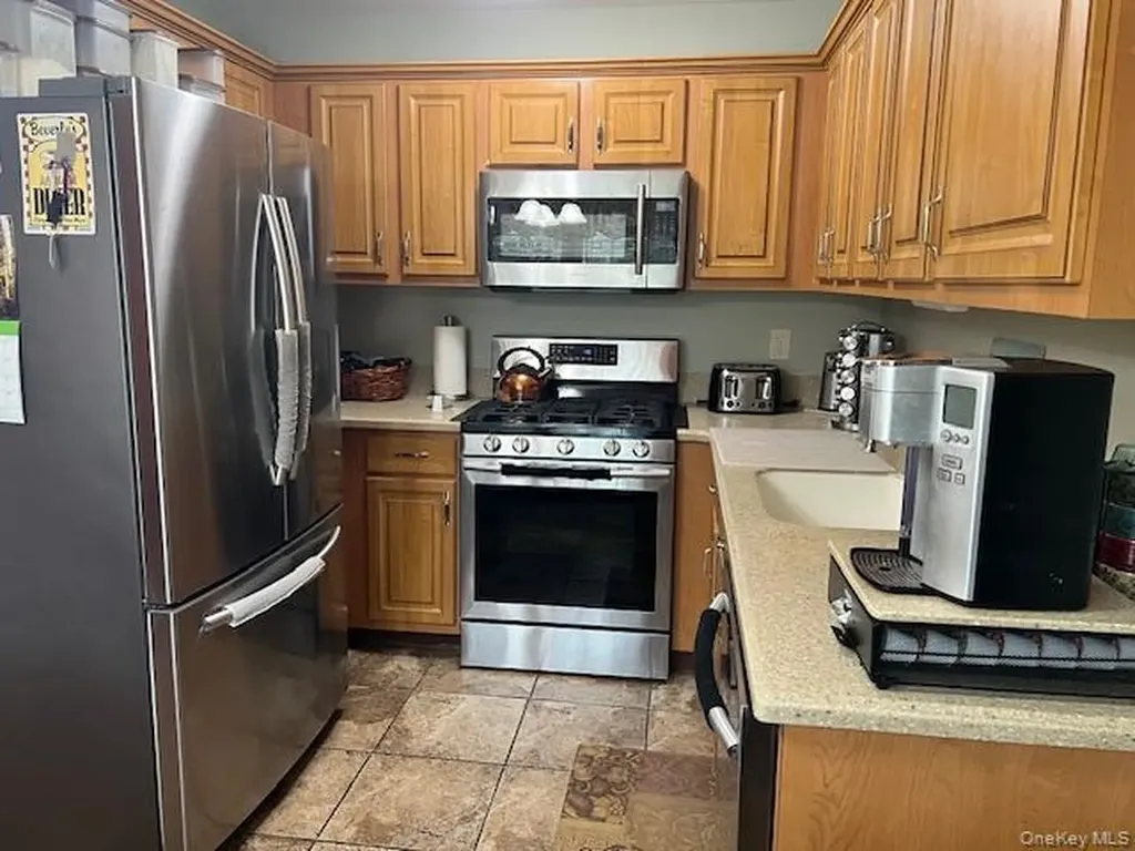 4 Fox Path Coram NY 11727