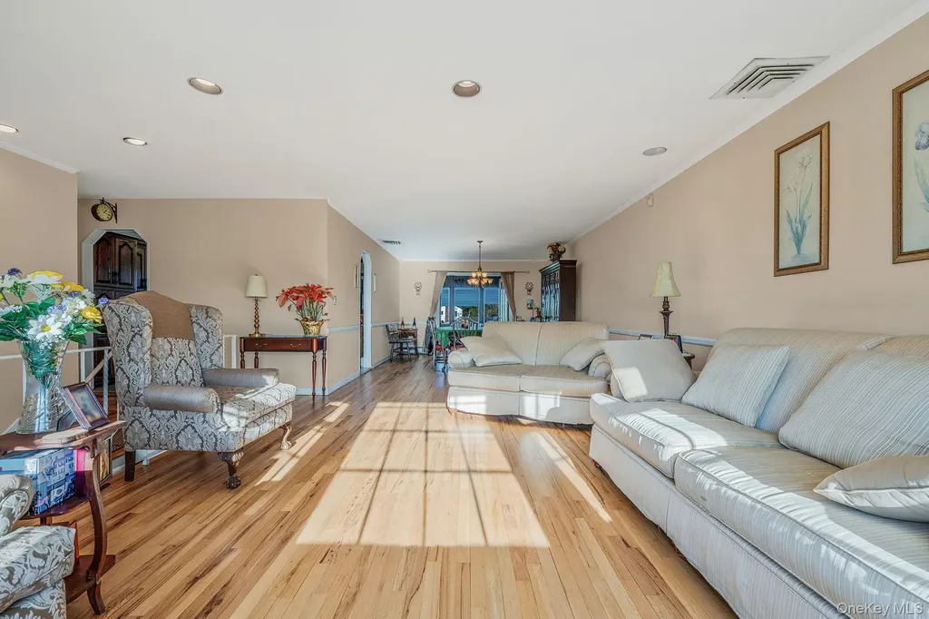 146 Awixa Avenue Bay Shore NY 11706
