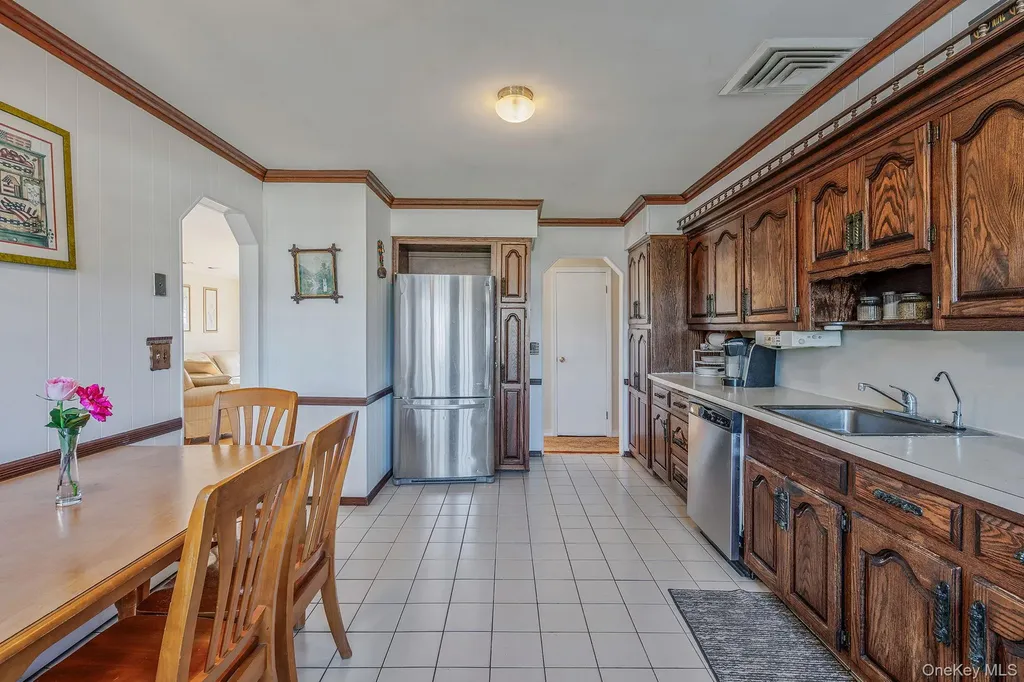 146 Awixa Avenue Bay Shore NY 11706