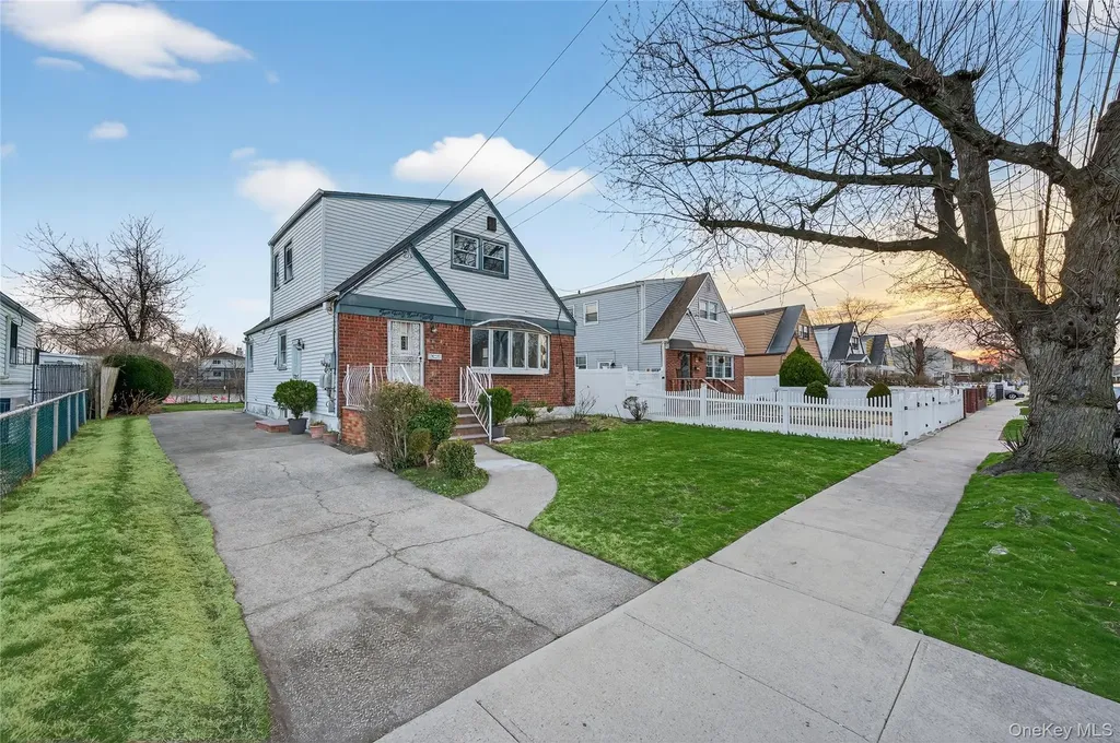 24930 147th Road Rosedale NY 11422