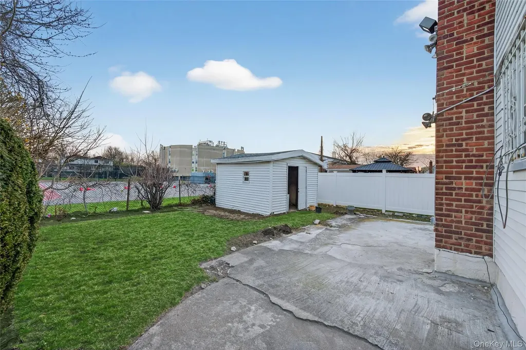 24930 147th Road Rosedale NY 11422