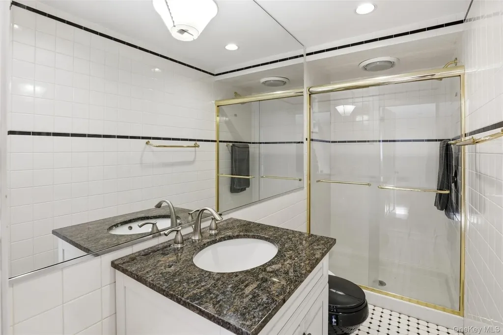 15 5th Place Syosset NY 11791