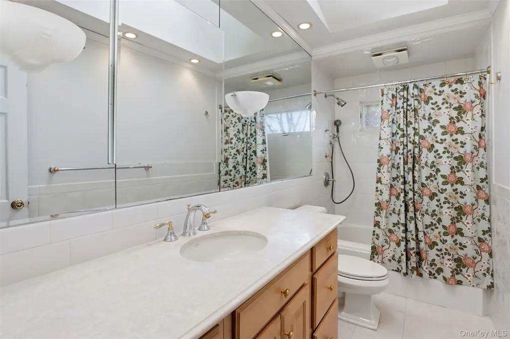 15 5th Place Syosset NY 11791