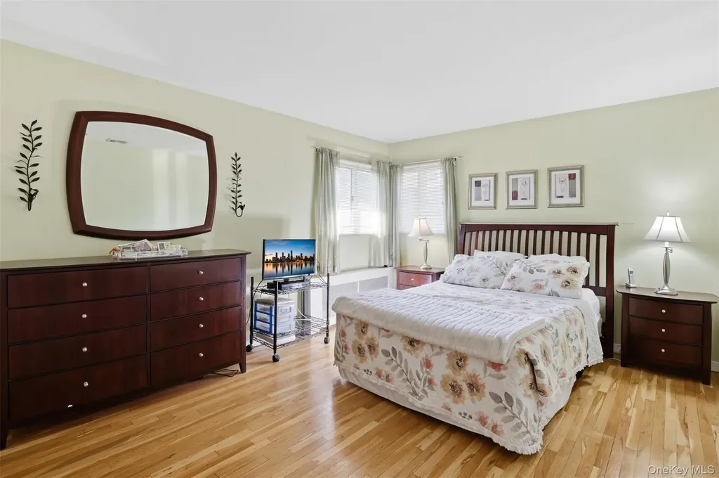 15 5th Place Syosset NY 11791