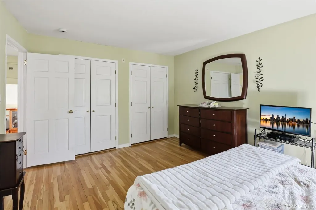 15 5th Place Syosset NY 11791