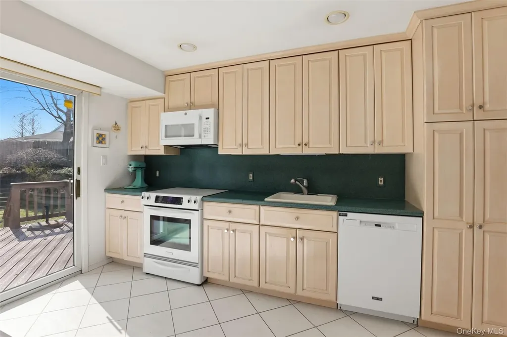 15 5th Place Syosset NY 11791