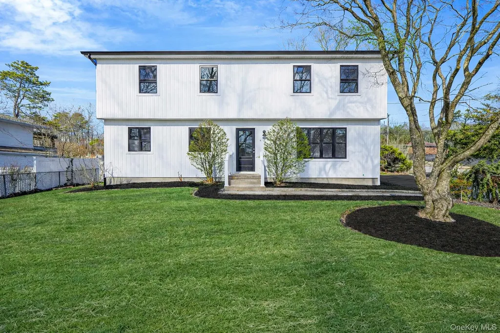 426 Lucerne Avenue Shirley NY 11967