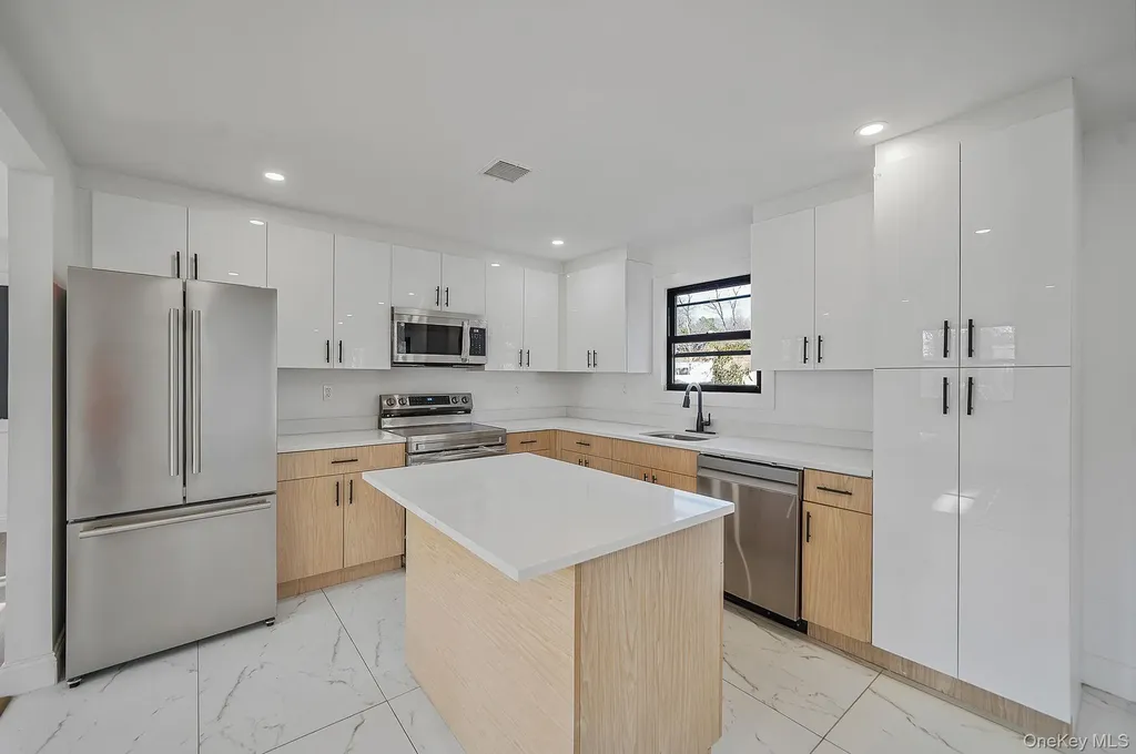 426 Lucerne Avenue Shirley NY 11967