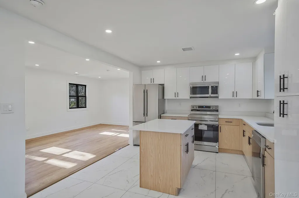 426 Lucerne Avenue Shirley NY 11967