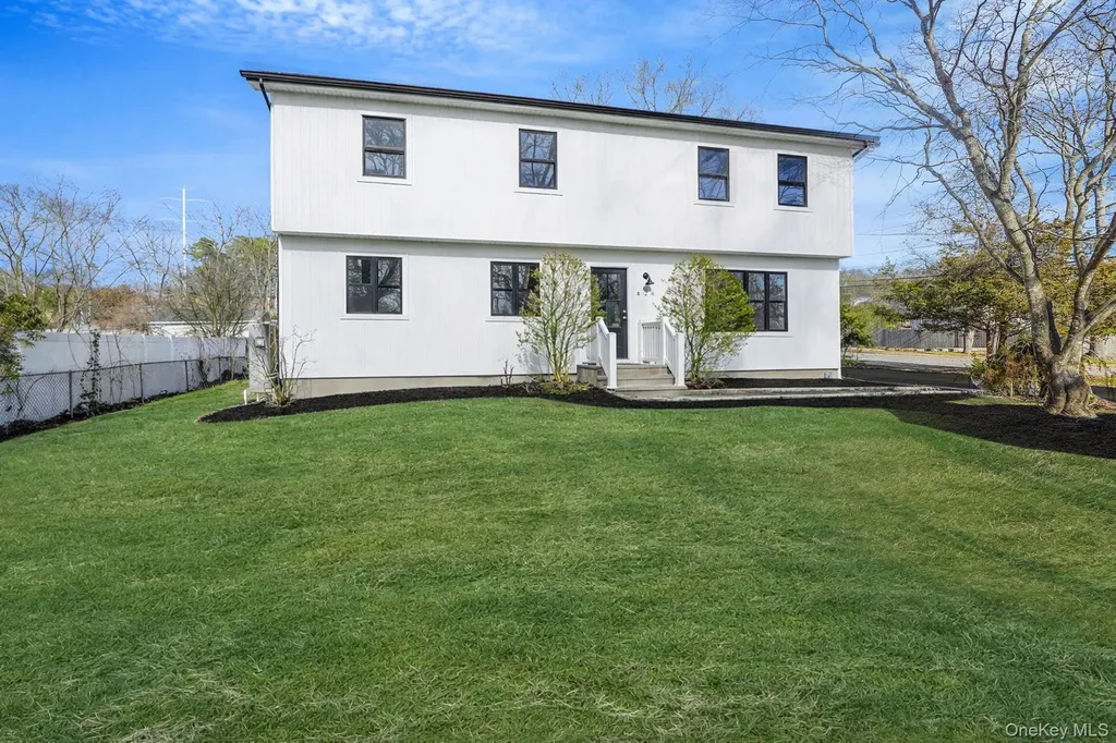426 Lucerne Avenue Shirley NY 11967