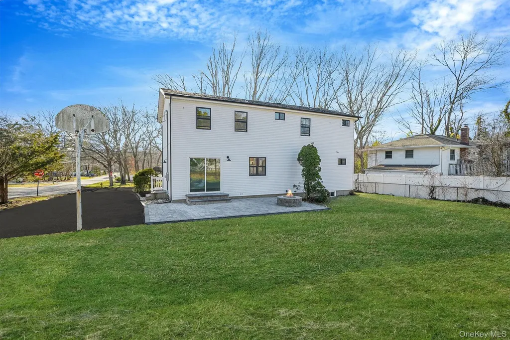 426 Lucerne Avenue Shirley NY 11967