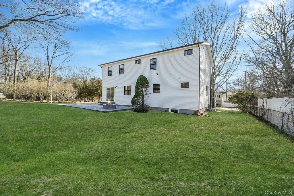 426 Lucerne Avenue Shirley NY 11967