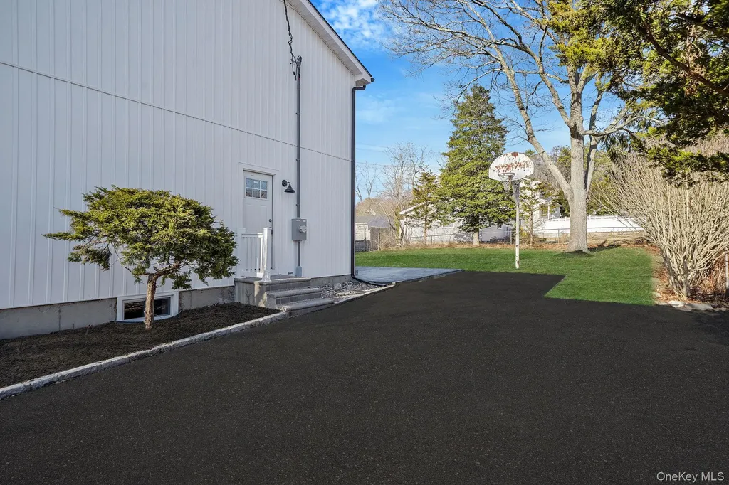 426 Lucerne Avenue Shirley NY 11967