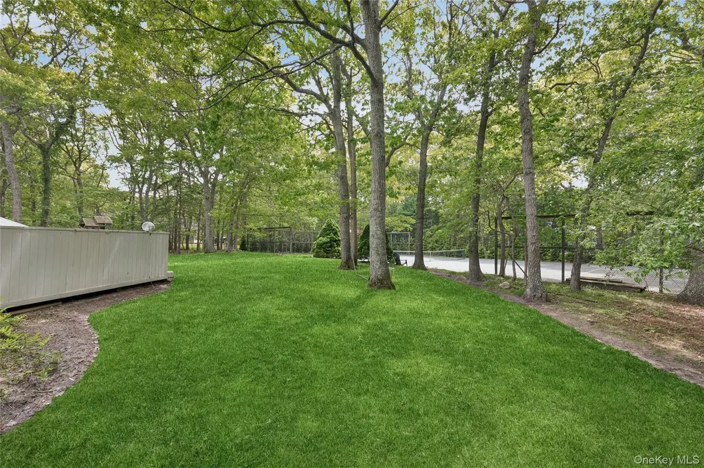 18 Quail Run Hampton Bays NY 11946
