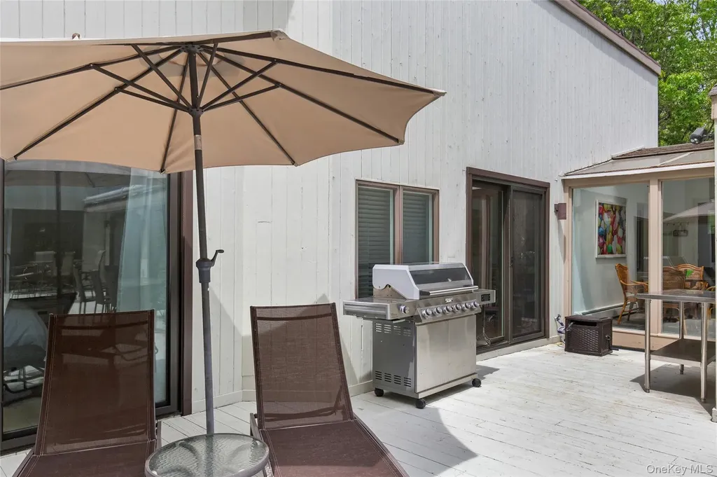 18 Quail Run Hampton Bays NY 11946