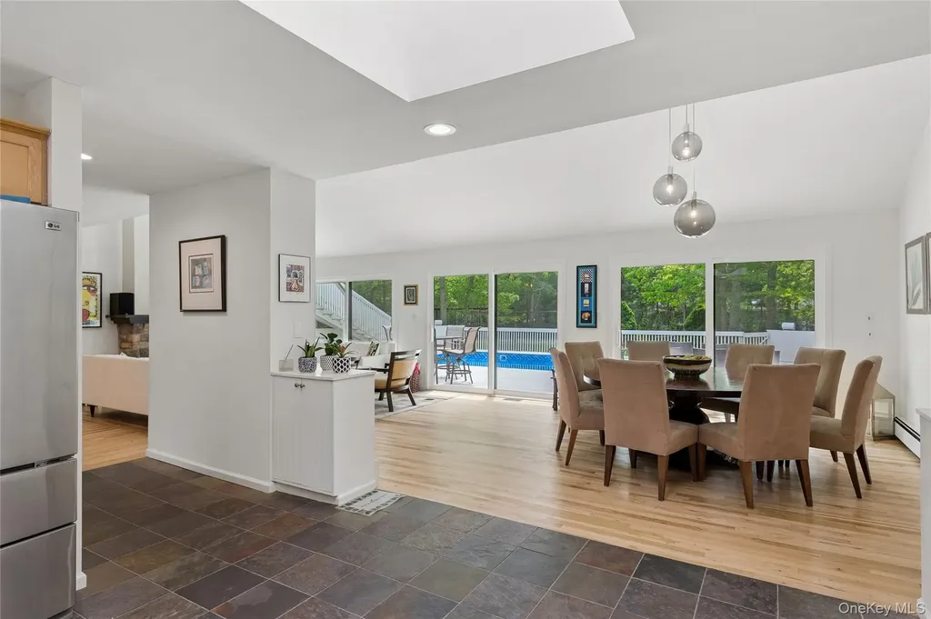 18 Quail Run Hampton Bays NY 11946