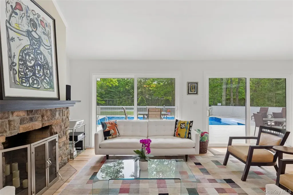 18 Quail Run Hampton Bays NY 11946