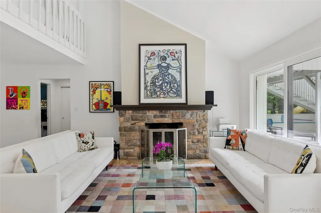 18 Quail Run Hampton Bays NY 11946