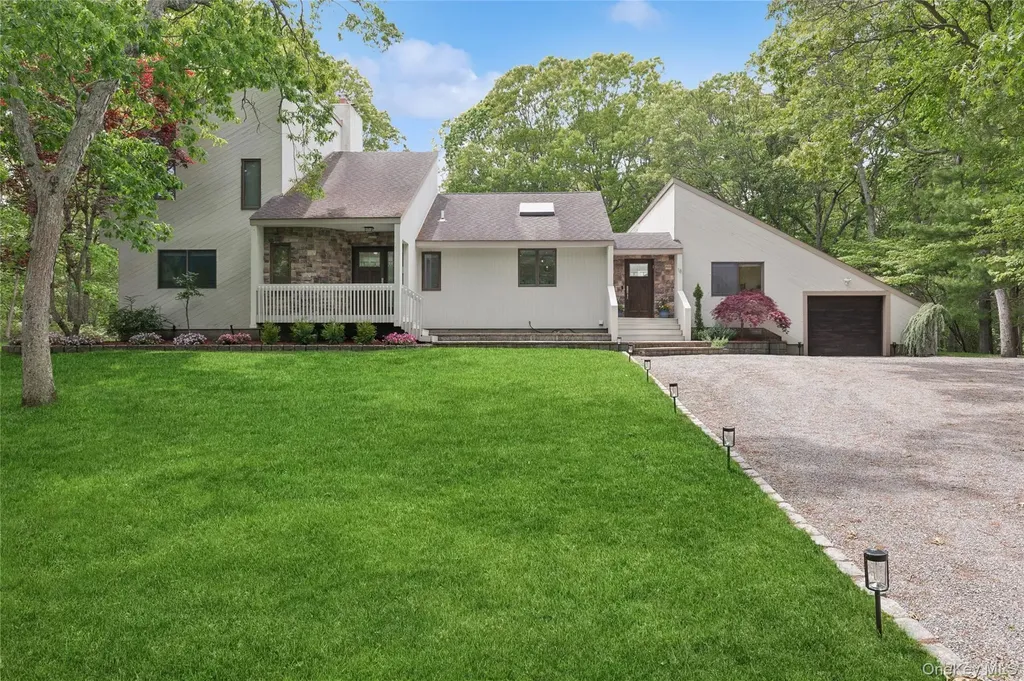 18 Quail Run Hampton Bays NY 11946