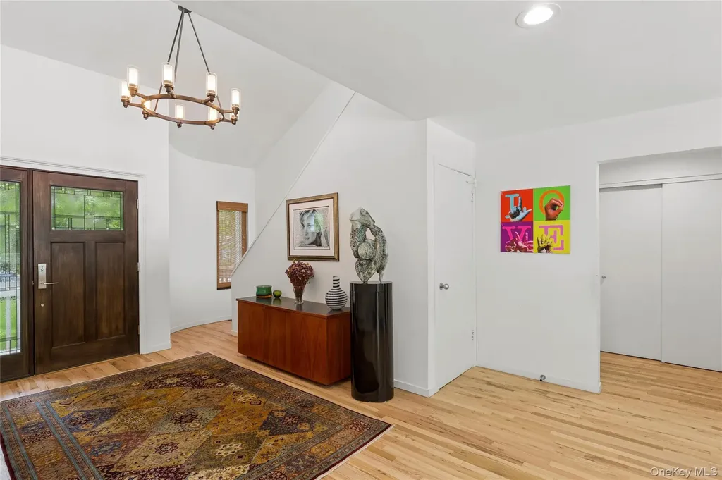 18 Quail Run Hampton Bays NY 11946