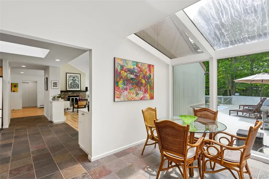 18 Quail Run Hampton Bays NY 11946