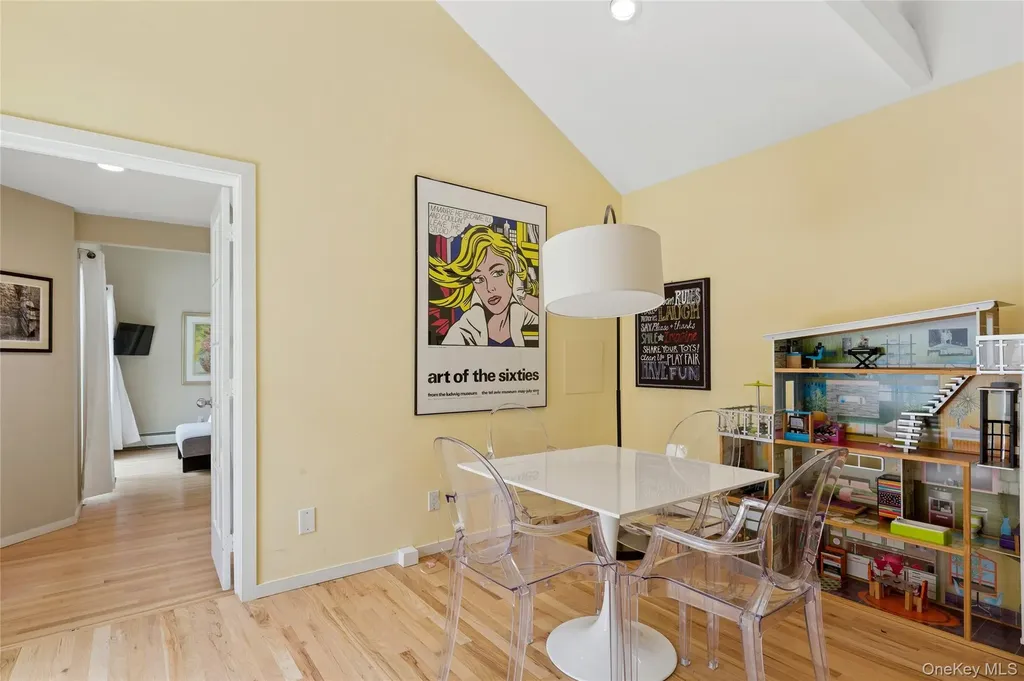 18 Quail Run Hampton Bays NY 11946