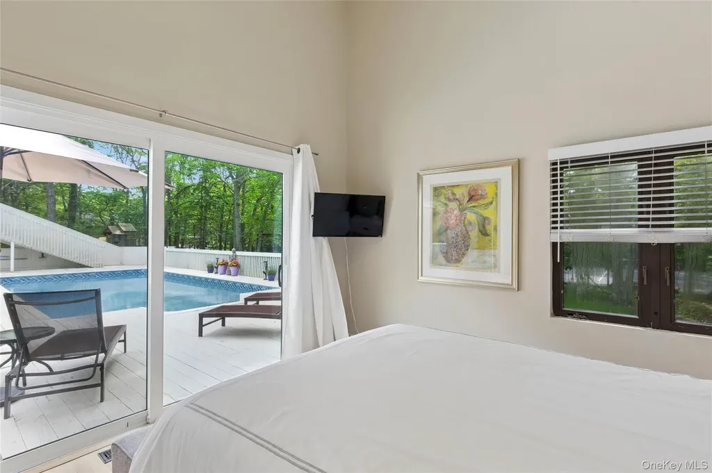 18 Quail Run Hampton Bays NY 11946