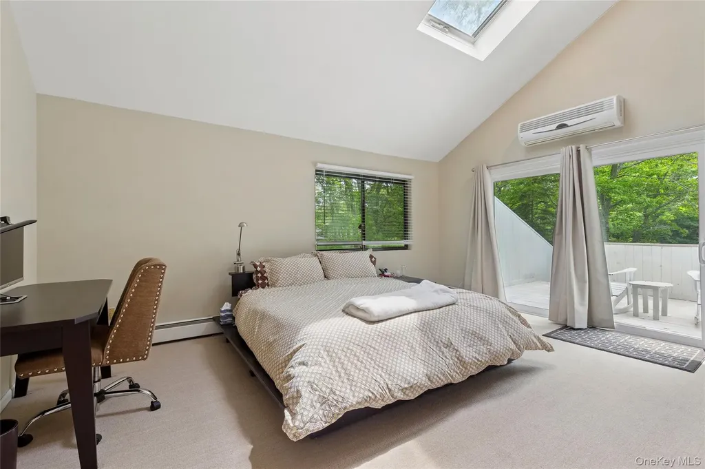 18 Quail Run Hampton Bays NY 11946