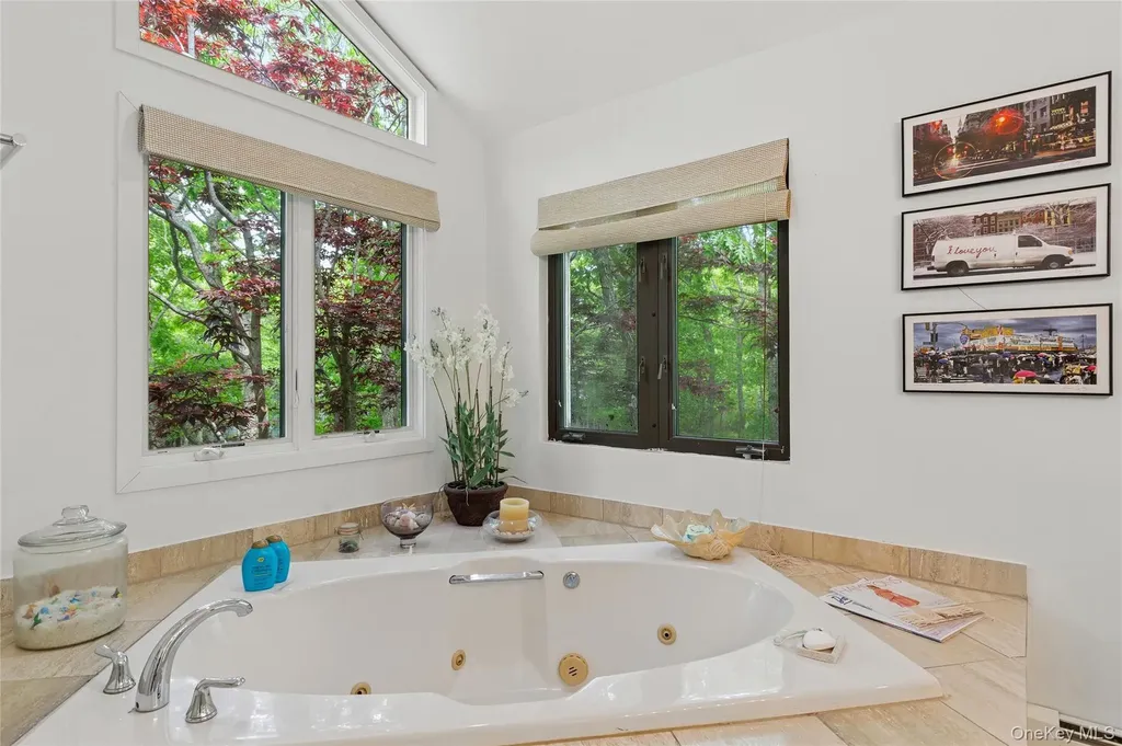18 Quail Run Hampton Bays NY 11946