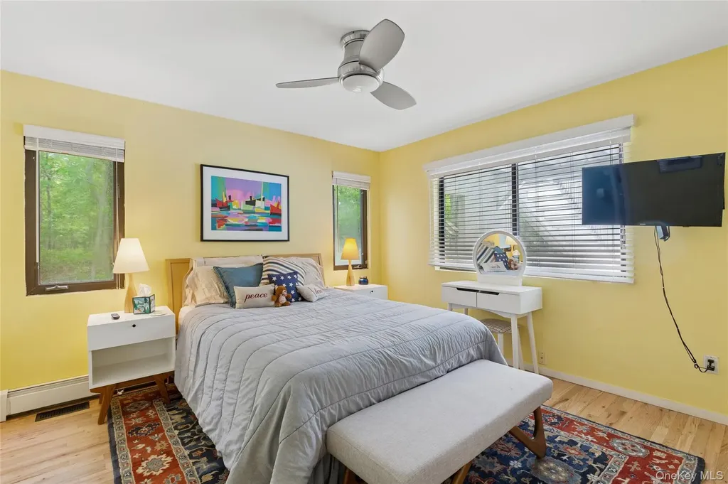 18 Quail Run Hampton Bays NY 11946