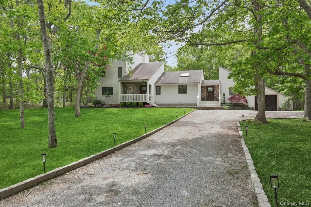 18 Quail Run Hampton Bays NY 11946