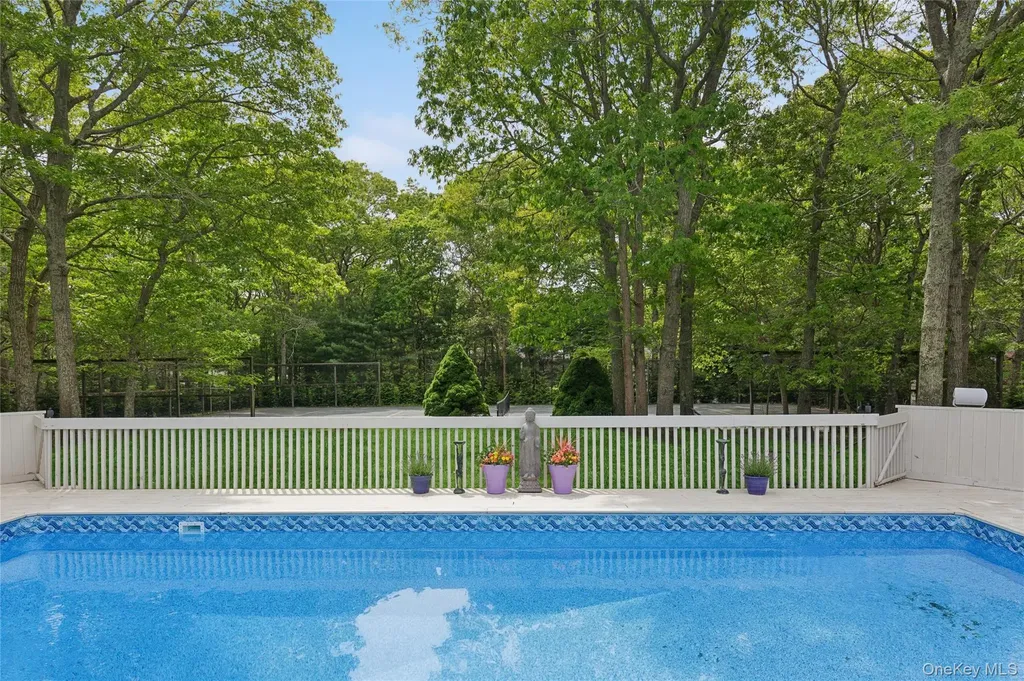 18 Quail Run Hampton Bays NY 11946