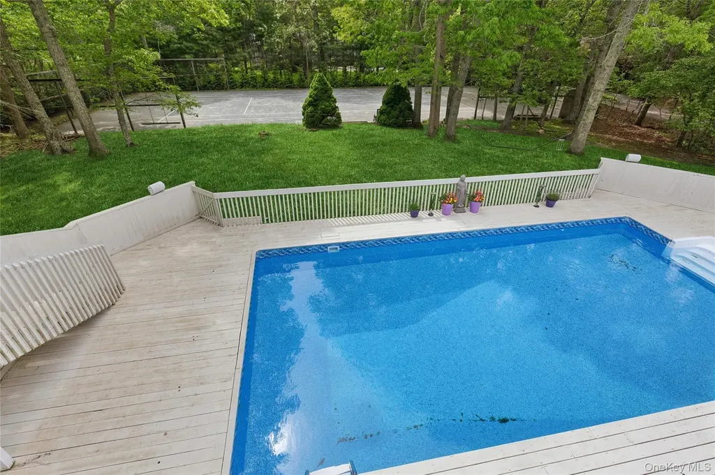 18 Quail Run Hampton Bays NY 11946