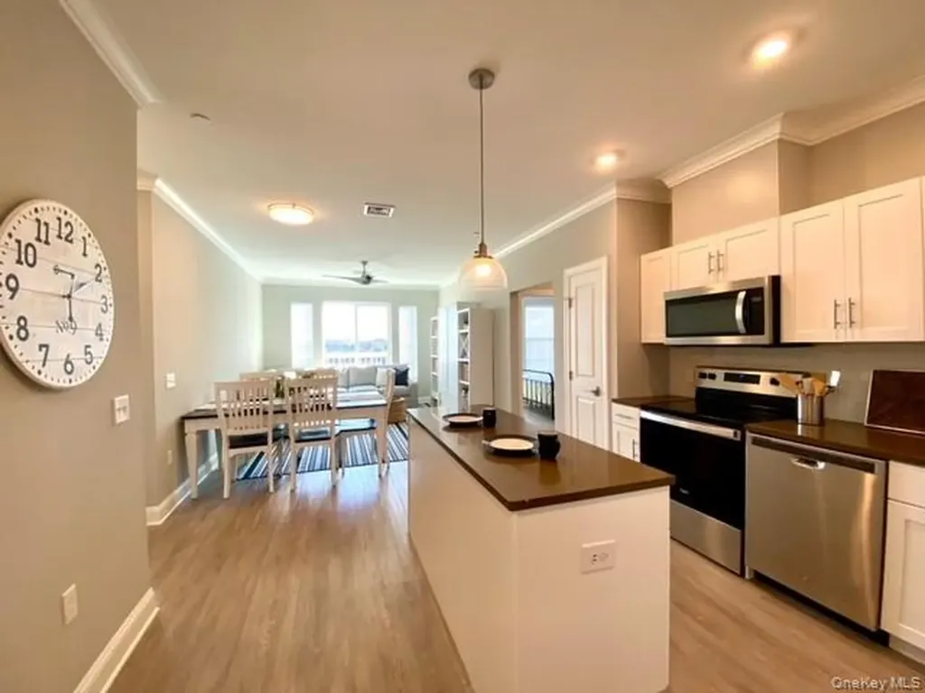 75 E Hoffman Avenue Lindenhurst NY 11757