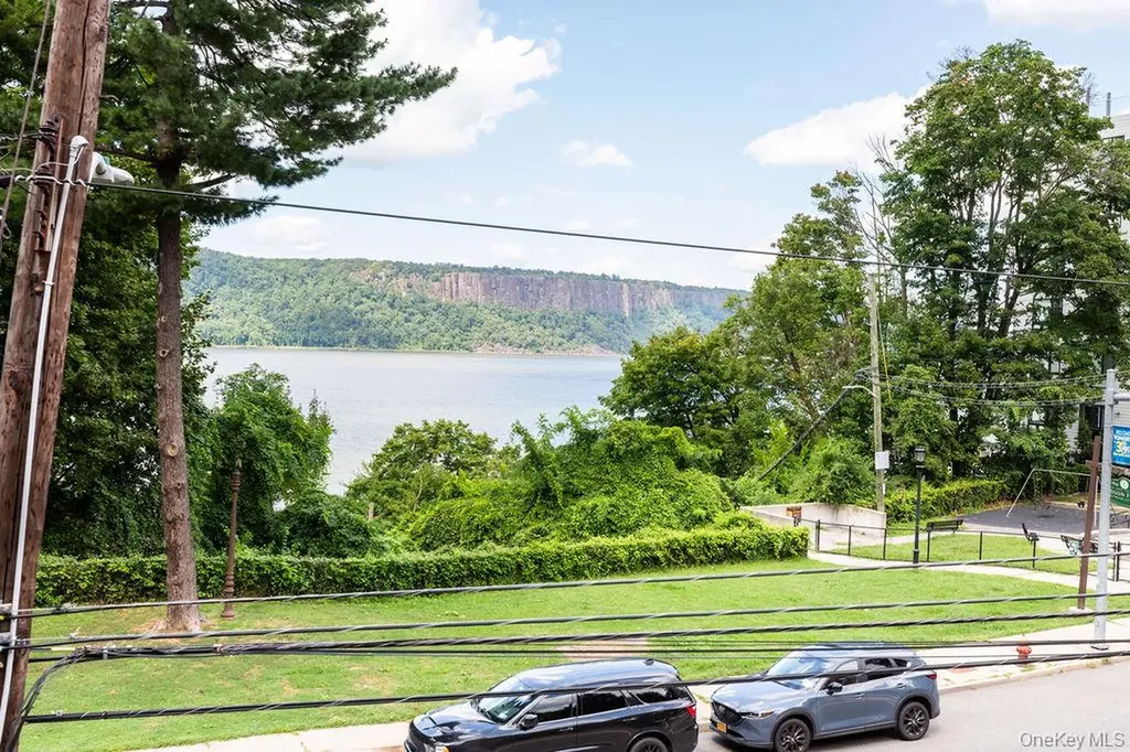 1 Hawley Terrace Yonkers NY 10701