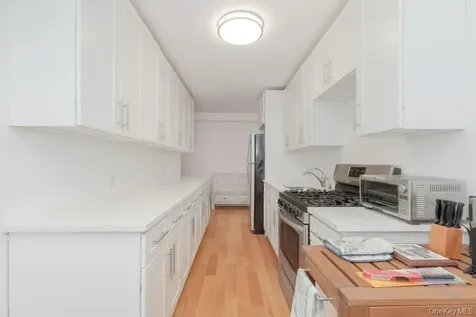 1 Hawley Terrace Yonkers NY 10701
