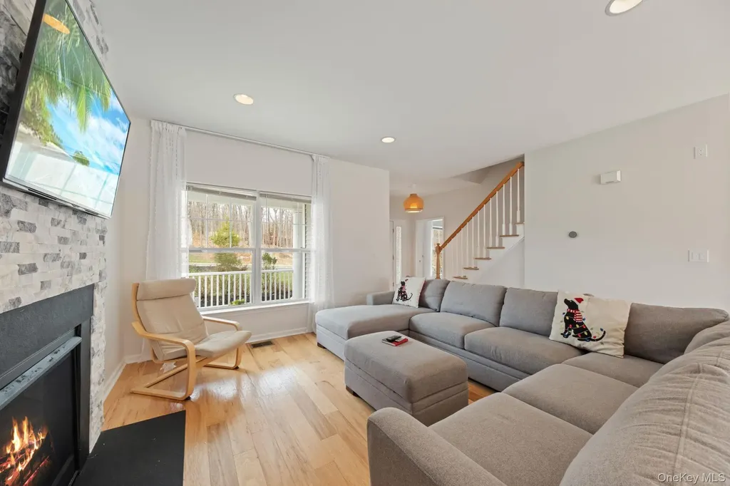 24 Knoll Crest Court Cornwall NY 12518