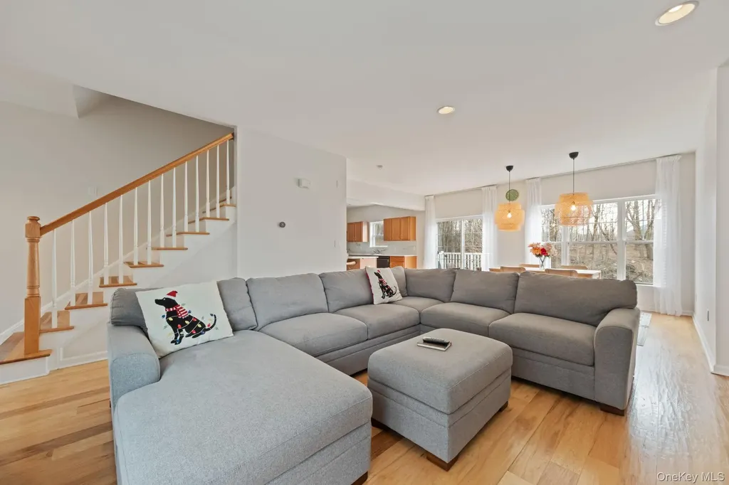 24 Knoll Crest Court Cornwall NY 12518
