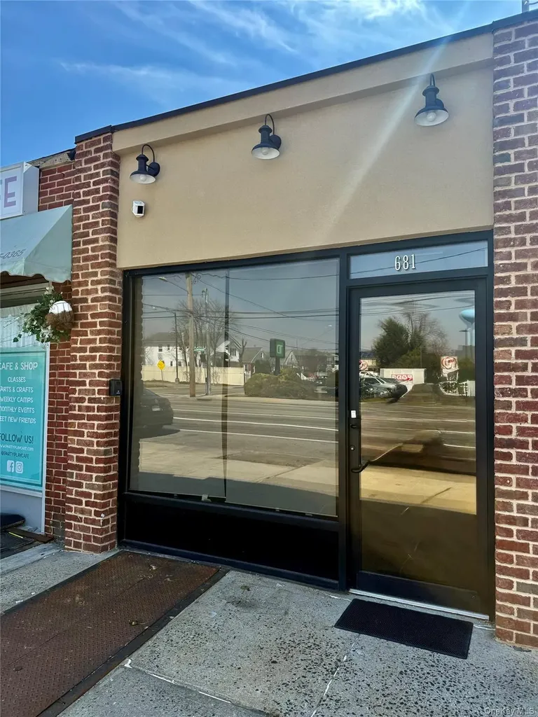 681 Hempstead Turnpike Franklin Square NY 11010